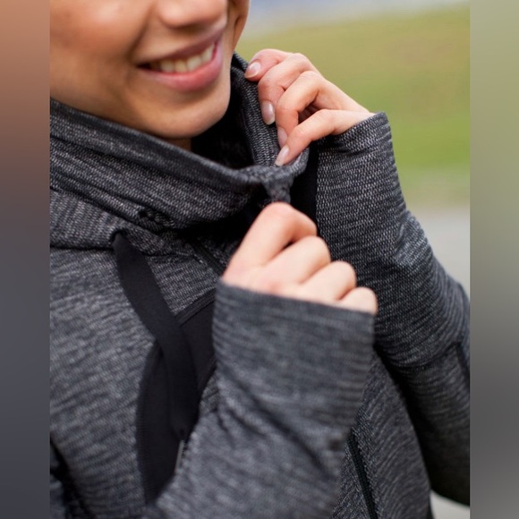 ⭐️ Host Pick ⭐️ Lululemon Stride Jacket *Soft Mini Check - Picture 9 of 10